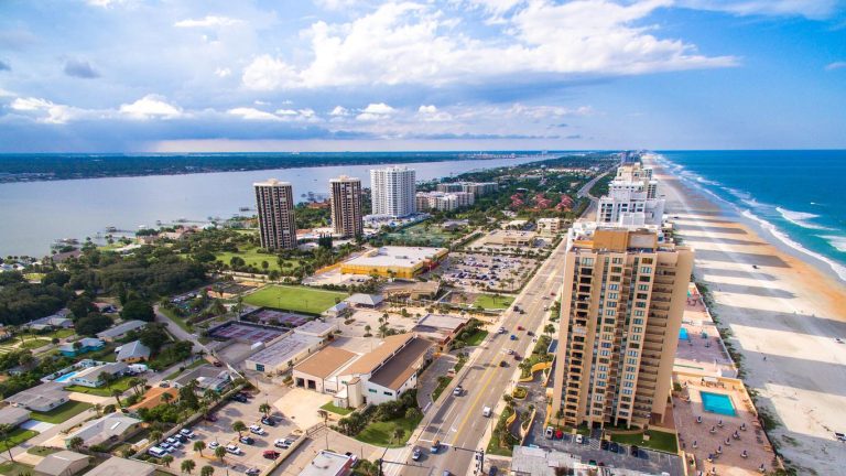 https://www.google.com/url?sa=i&url=https%3A%2F%2Fwww.kayak.com%2FDaytona-Beach.6087.guide&psig=AOvVaw0uyTUPNSMU_PrDHV5H--h8&ust=1681517034390000&source=images&cd=vfe&ved=0CBIQjhxqFwoTCKDf-p2JqP4CFQAAAAAdAAAAABAE